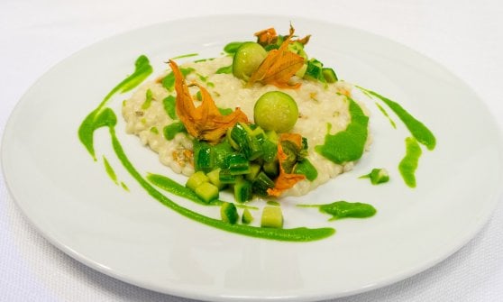 "Sorriso del Monaco", risotto mantecato al provolone del Monaco con verdurine
