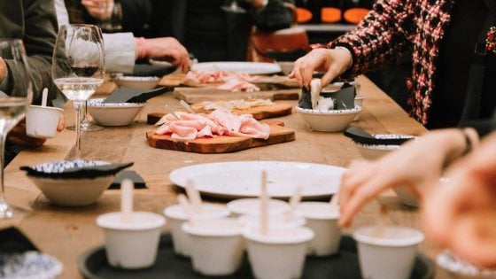 Vini, pizza, carni e convivialità: benvenuti da Caffè Italiano