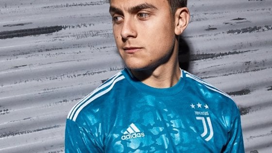 Juventus, Dybala modello per la terza maglia. Danilo sbarca a Torino - la  Repubblica