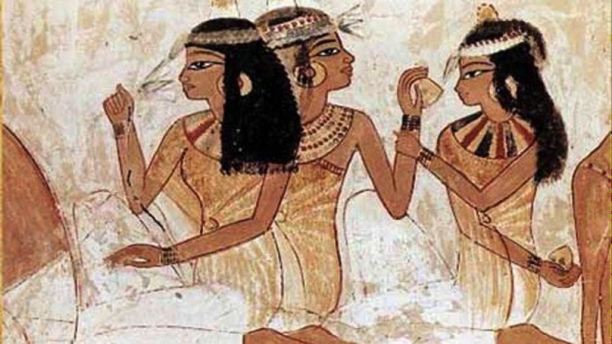 Ricreato il profumo di Cleopatra: essenza di mirra e cardamomo - la  Repubblica
