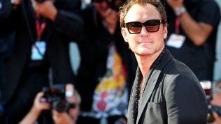 <a href="https://d.repubblica.it/moda/2019/08/31/foto/mostra_cinema_di_venezia_uomini_piu_belli_look_almodovar_brad_pitt_robert_de_niro_jude_law_antonio_banderas-4524953/1/">&Egrave; il momento degli uomini sul red carpet</a>