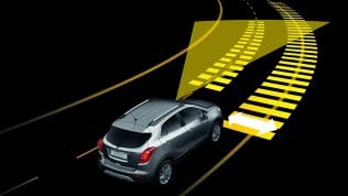 Opel Mokka X e i fari adattivi