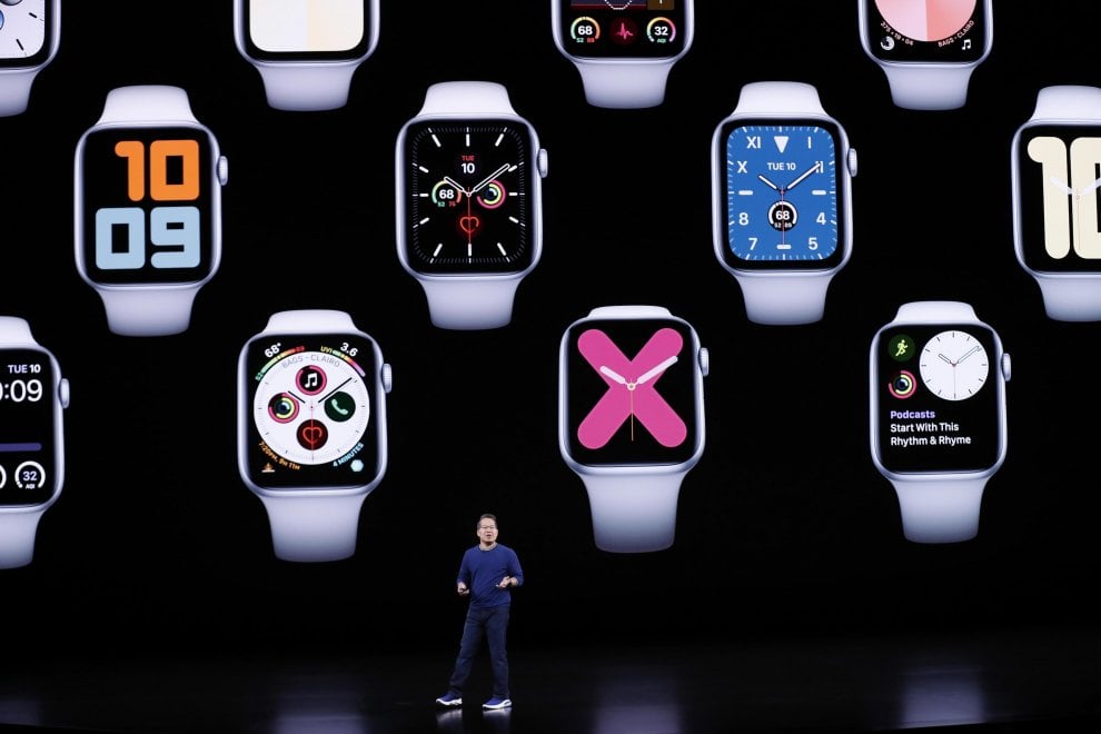 Apple, ecco il nuovo Watch 5, con 18 ore di autonomia