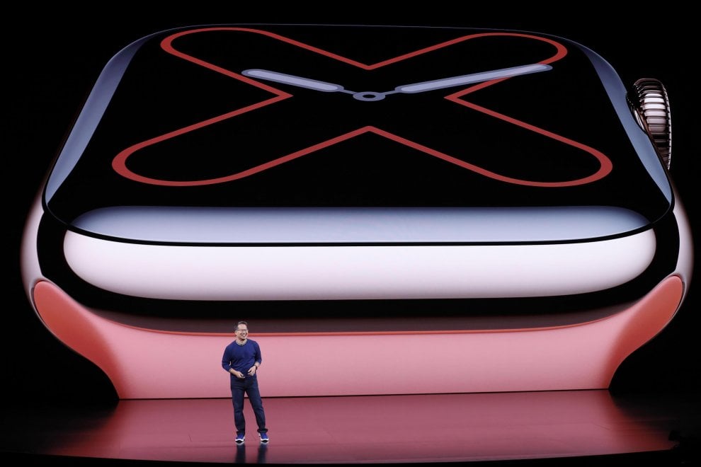 Apple, ecco il nuovo Watch 5, con 18 ore di autonomia