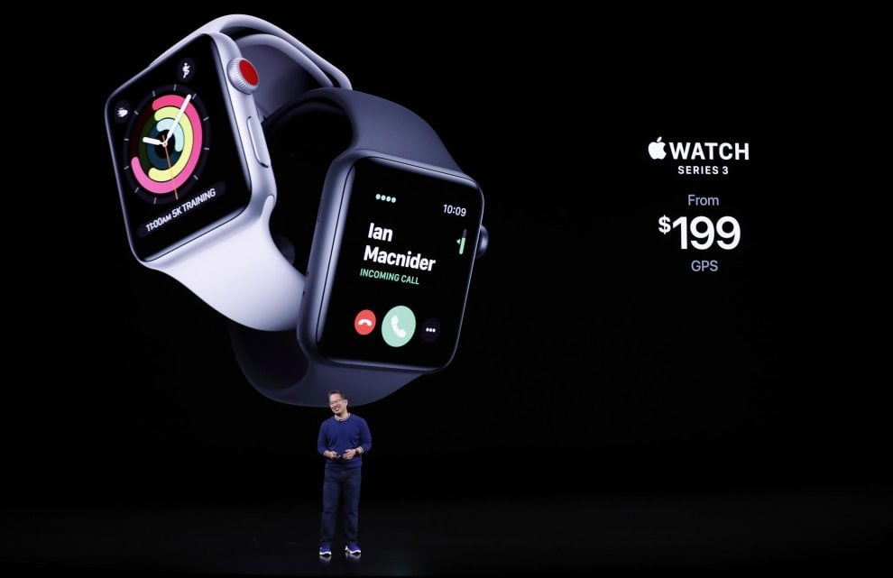 Apple, ecco il nuovo Watch 5, con 18 ore di autonomia