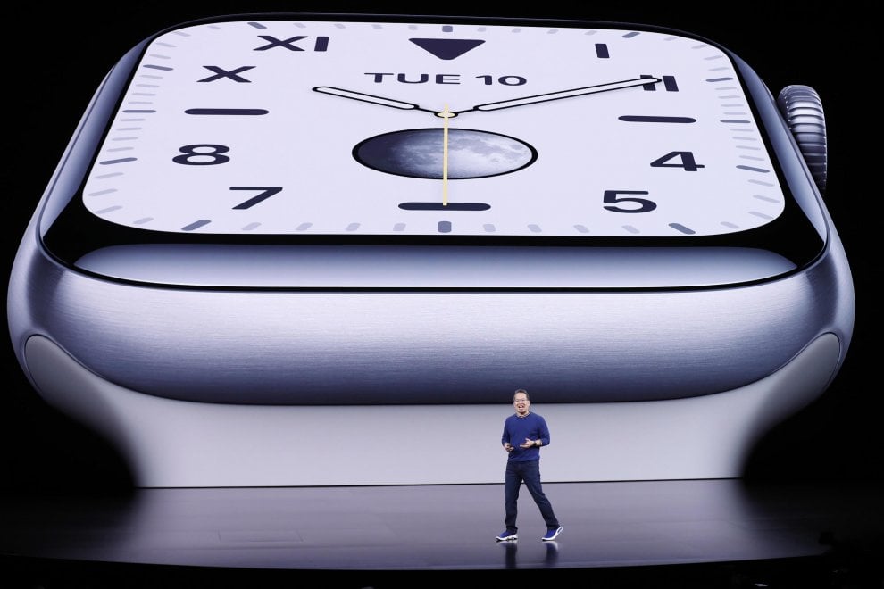 Apple, ecco il nuovo Watch 5, con 18 ore di autonomia