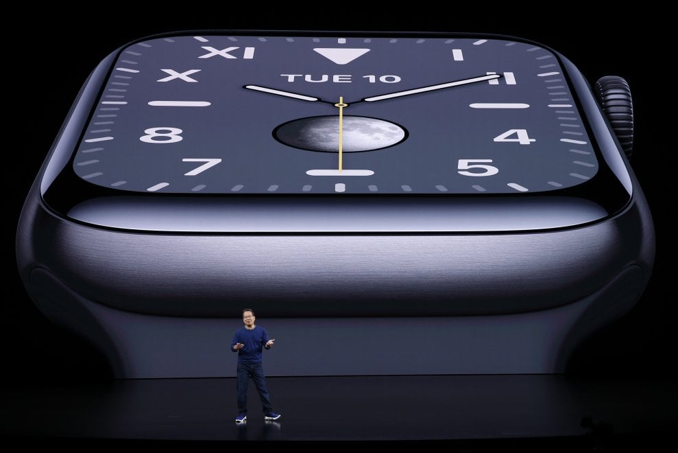 Apple, ecco il nuovo Watch 5, con 18 ore di autonomia