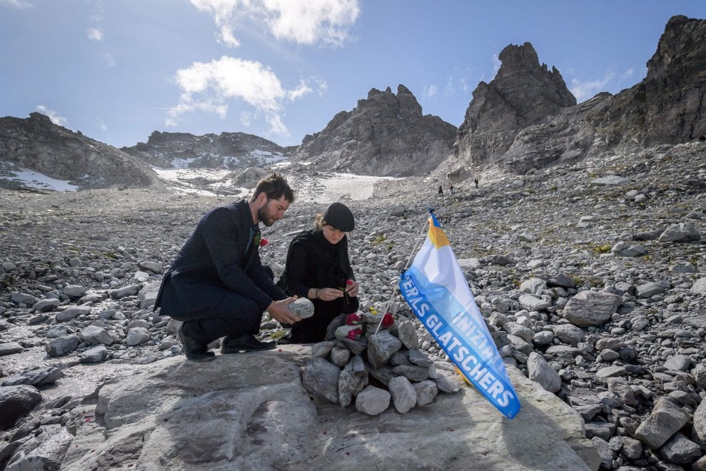 Svizzera, il funerale del ghiacciaio Pizol