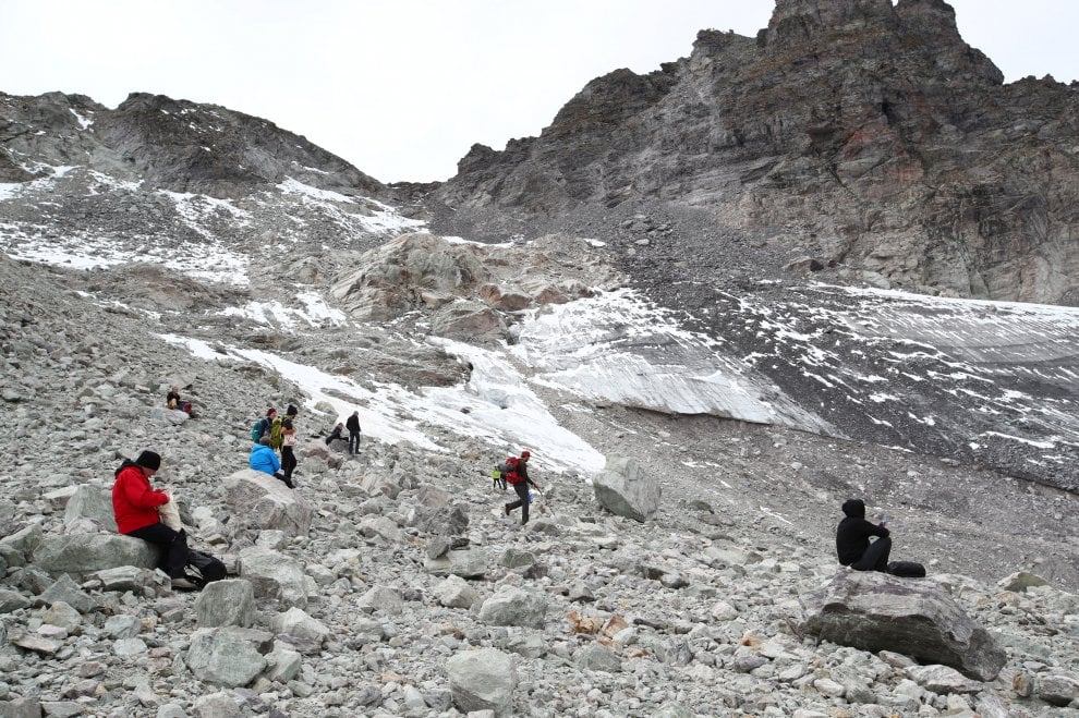 Svizzera, il funerale del ghiacciaio Pizol
