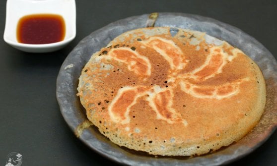 Teppan Eby Gyoza, ravioli giapponesi con gamberetti in piastra di ghisa con crosta tradizionale e salsa "gyoza no tare"
