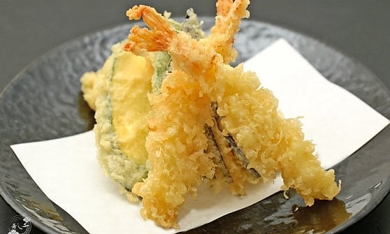 Tempura Moriawase con gamberi e verdure di stagione