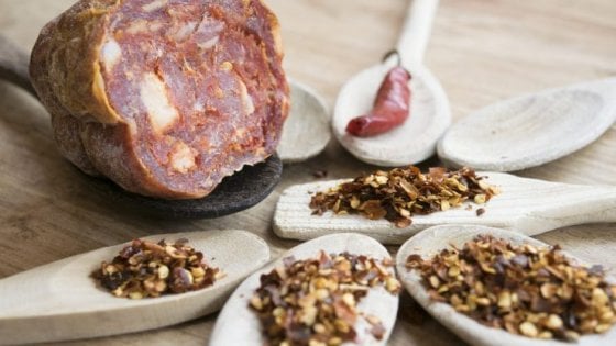 La sopressata &egrave; uno dei prodotti tipici della Valle del Lao