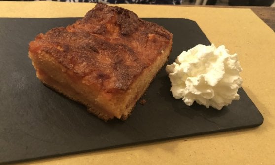 La torta di mele con panna
