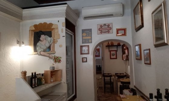 Una delle sale del ristorante Oste Matto di Roma