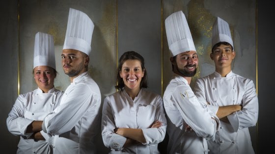 Alba Esteve Ruiz e la brigata di cucina