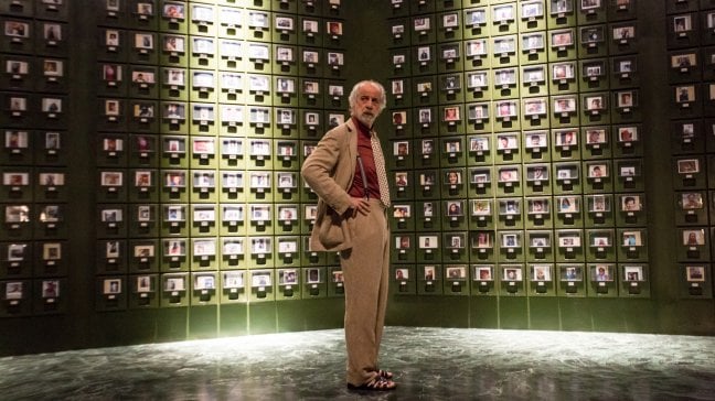 Donato Carrisi dietro la macchina da presa sfida lo spettatore: "Stavolta vinco io"<a href="https://video.repubblica.it/spettacoli-e-cultura/l-uomo-del-labirinto-toni-servillo-e-dustin-hoffman-sul-set-il-video-in-esclusiva/344688/345271" fck_savedurl=""><strong><br /></strong></a>