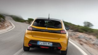 Cambio automatico a 8 marce per la nuova Peugeot 208, è record