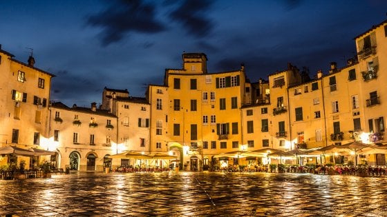 Lucca, piazza anfiteatro