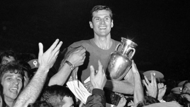 La notte di Riva e della "Scoperta del calcio"