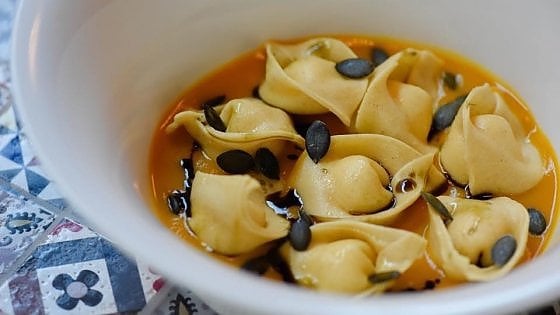 I tortelli di ricotta su crema di zucca
