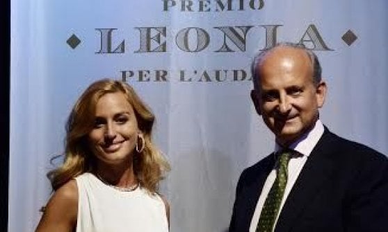 La direttrice d'orchestra Beatrice Venezi e il marchese Lamberto Frescobaldi alla consegna del premio