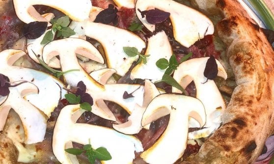 La pizza "Porcini e Pancetta"