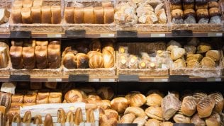 "Stop ai sacchetti misti per il pane", la Coop li sostituirà con la carta