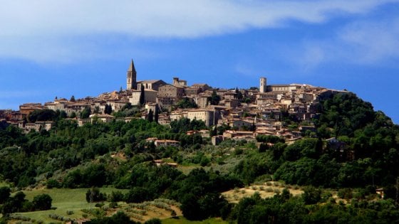 Una veduta della citt&agrave; di Todi, dove dal 30 novembre al 2 dicembre si terr&agrave; lo "Champagne&amp;Sparkling Wine" (antperima del Terrawine festival 2020)