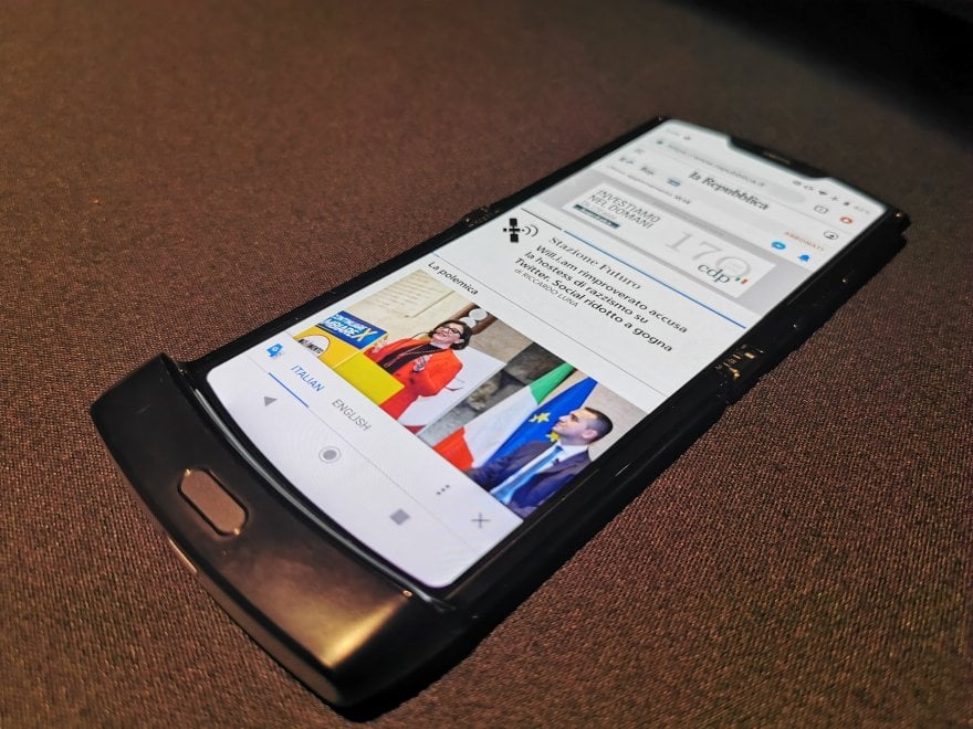 Motorola Razr, il ritorno della 'conchiglia' con schermo pieghevole