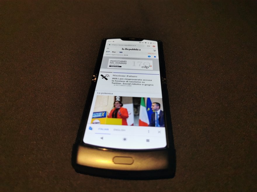 Motorola Razr, il ritorno della 'conchiglia' con schermo pieghevole