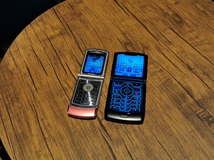Motorola Razr, il ritorno della 'conchiglia' con schermo pieghevole
