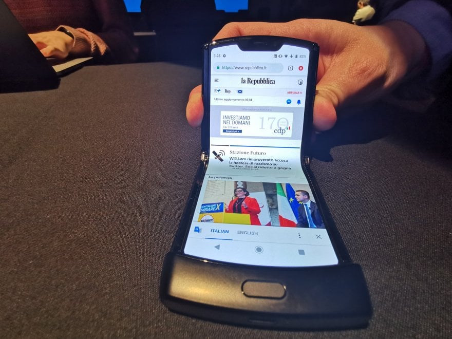 Motorola Razr, il ritorno della 'conchiglia' con schermo pieghevole