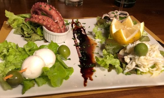 L'antipasto di mare con mozzarella di bufala