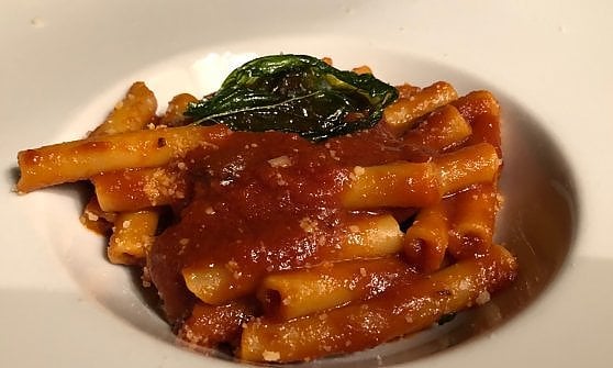 Gli ziti al "rag&ugrave; di mamm&agrave;" (rag&ugrave; napoletano)