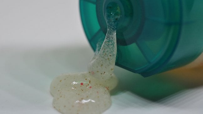 Microplastiche nei cosmetici, attenti all'etichetta