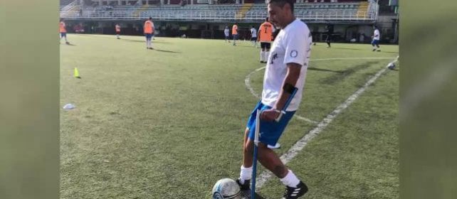 Danilo, che insegna ai ragazzi a ritrovare la voglia di giocare