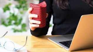 Un caff&egrave; green? Ecco il bicchiere di carta senza tappo di plastica