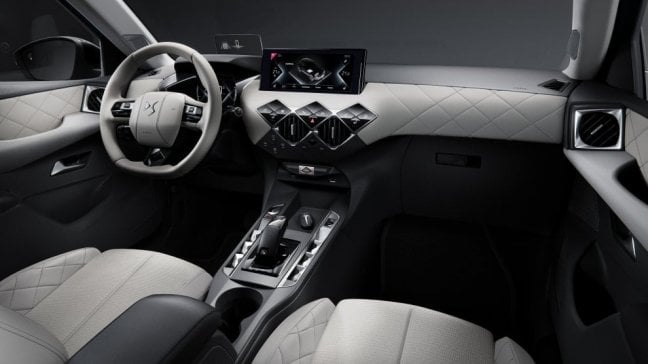 DS 3 Crossback E-Tense, il bello arriva quando apri la portiera...