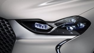 DS 3 Crossback E-Tense, ecco i nuovi fari Matrix Led Vision 