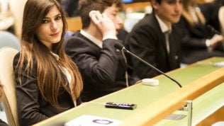 <a href="https://puntoitalia.online/esteri/2016/11/13/news/donne_in_diplomazia_ancora_troppo_poche-151861000/">Donne in diplomazia: ancora troppo poche. Ma la tendenza sta cambiando</a>