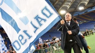 <a href="https://puntoitalia.online/dossier/sport/120-anni-di-lazio/2020/01/08/news/la_lazio_salvata_dal_crac_dieci_finali_e_una_sfida_costante_alle_convenzioni_del_calcio_italiano_storia_della_straordinari-244092356/">La Lazio salvata dal crac, dieci finali e una  sfida costante alle convenzioni del calcio italiano: storia della  straordinaria presidenza di Claudio Lotito</a>