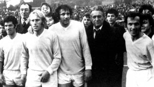 <a href="https://puntoitalia.online/dossier/sport/120-anni-di-lazio/2020/01/08/news/120_anni_di_lazio-244095153/" fck_savedurl="">Quei pazzeschi anni Settanta di Re Giorgio. Chinaglia simbolo di una Lazio indimenticabile</a>