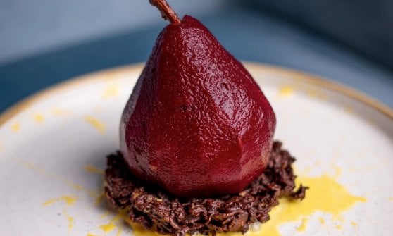 Per al vino al forno su crema al cioccolato bianco alla vaniglia