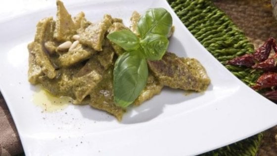 Testaroli della Lunigiana al pesto