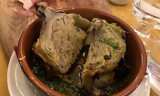 Il carciofo alla romana ripieno di pane