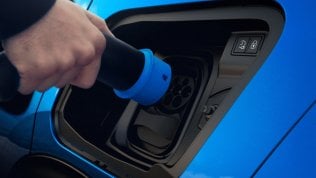 Suv elettrico e-2008, Peugeot entra in una nuova era