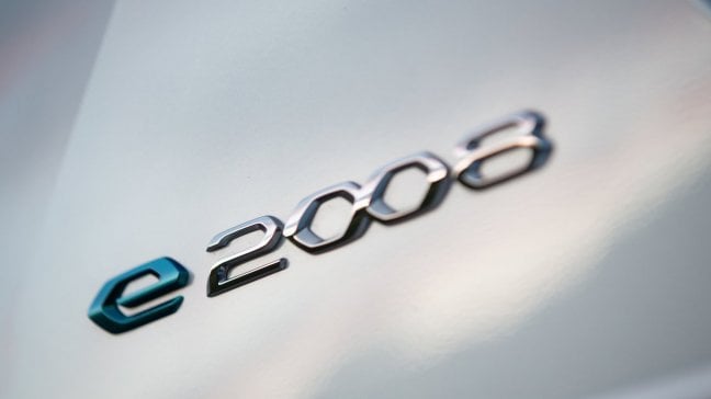 Peugeot e-2008: ecco la strategia per le elettriche