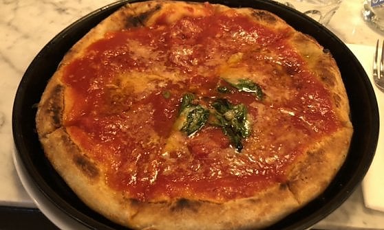 La pizza Cosacca con pomodoro, pomodoro San Marzano dop, pecorino, pepe 
