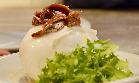 Mozzarella di bufala e alici di Cetara