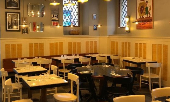 La sala della pizzeria Verace Sudd